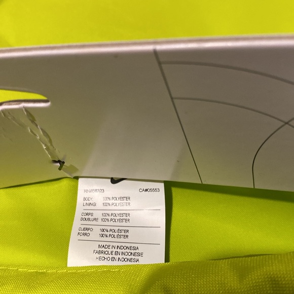 Men/women Nike draw string backpack. Zipper side pocket. BNWT Yellow/green color - Picture 6 of 6